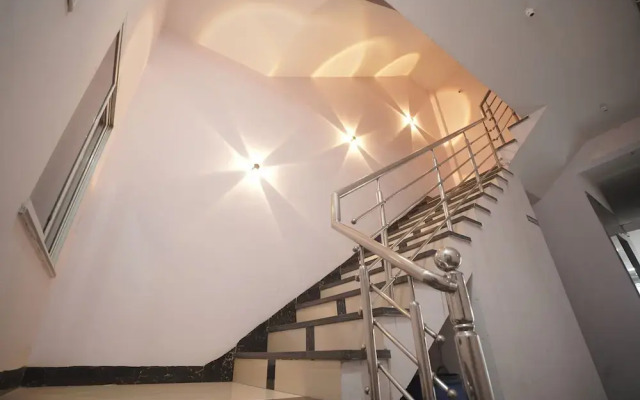 Hotel Inspira Residency- Near Bombay Hospital