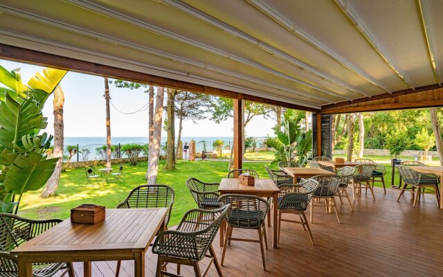 Epico Seafront & Garden Apartments