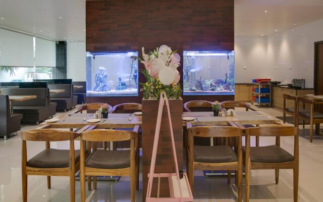 FabHotel Veeraj Suites