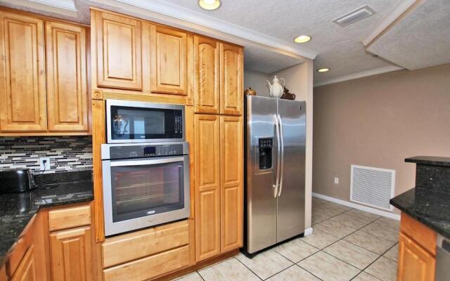 Colonnades 1202