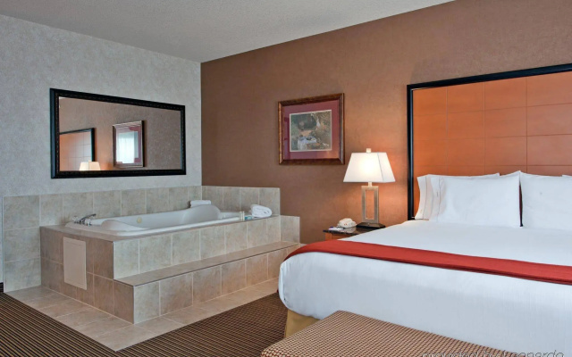 Holiday Inn Express Hotel & Suites Calgary S-Macleod Trail S by IHG
