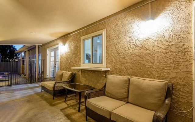 Spacious Updated 2 Masters POOL