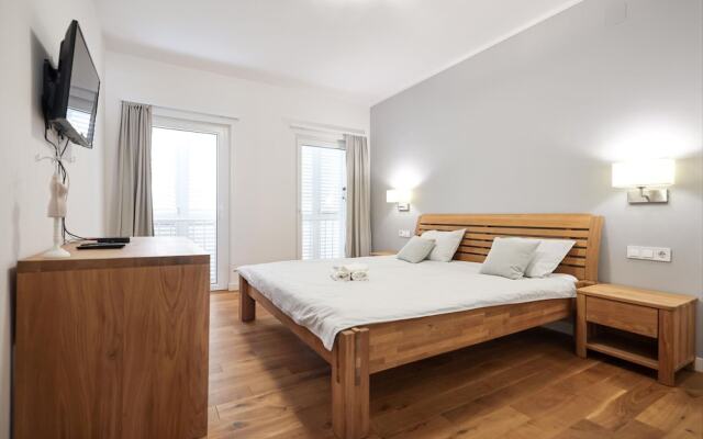 Modern Holiday Home With Balcony in old Town
