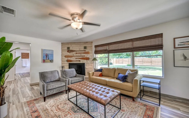 Luxury Lakefront Oasis W/Boat Dock-Firepit