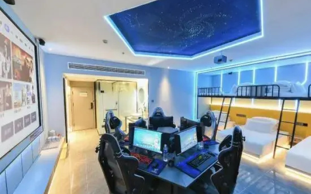 Turandot E-sports Movie Homestay