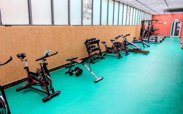 Lovely 2bdrm Condo with a Pool, Gym & Free Parking