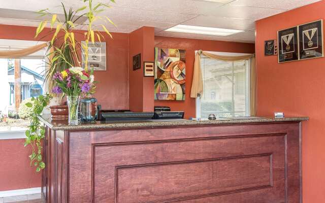 Rodeway Inn Medford South I-5