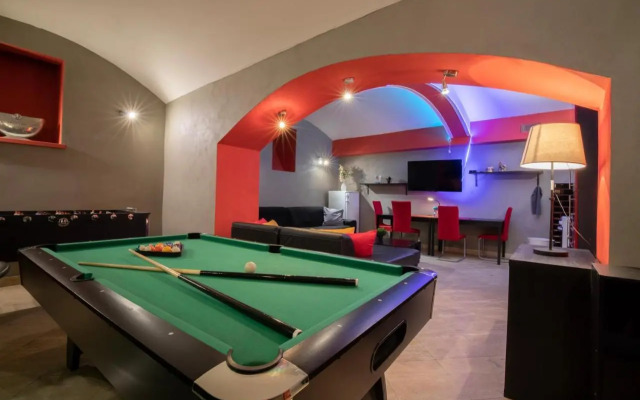Party Underground with Pooltable