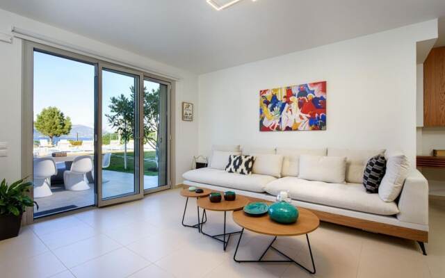 Lovely 8-bed Villa in Ano Korakiana - Villa K&K