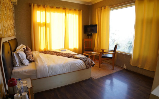 Rozan Jaai Orchard Hotel