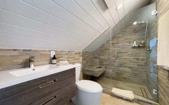 The Little White House 5 Bedroom Home