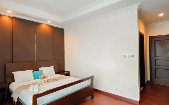 Spacious And Modern Look 3Br Bellezza Apartment