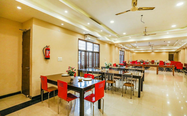 OYO Townhouse 1051 Galaxy Inn