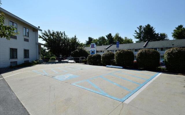 Motel 6 Nashua, NH - North