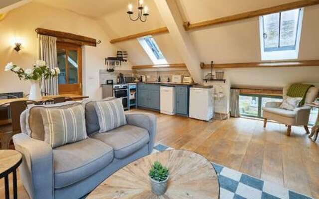 Host Stay Llewenau Draw Barn