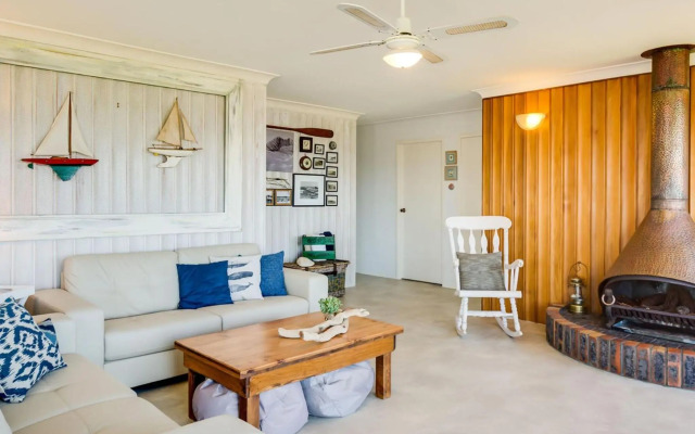 OSPREY Gerroa 4pm check out Sundays