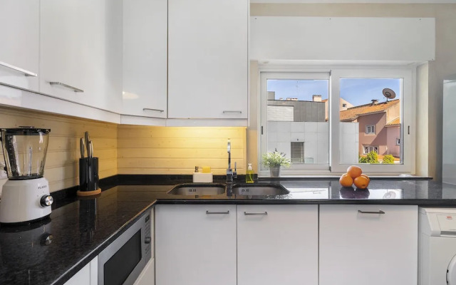Stylish Sunny Penthouse Near Cascais Center & Greenspace