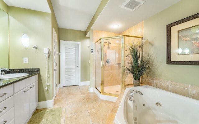 Crc0601 2 Bedroom Condo