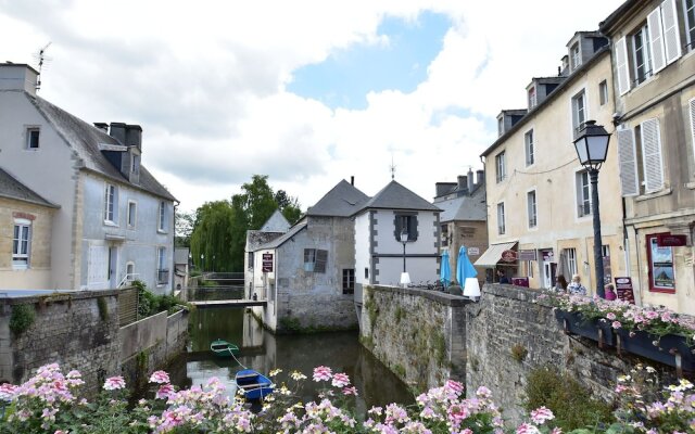Cosy Apartment in Bayeux with Heating Facility