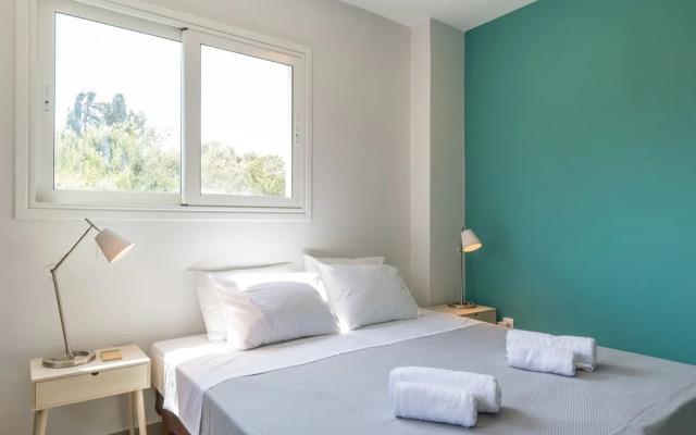 Local Hostel & Suites
