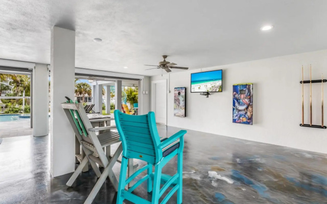 Snook Lookout - 211 Oak Ave