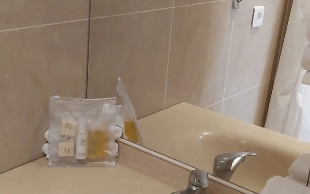 Bridgestreet Champs Elysees