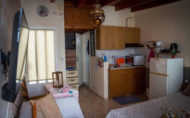 Cosy and Large Studio in Heraklion Crete, Greece