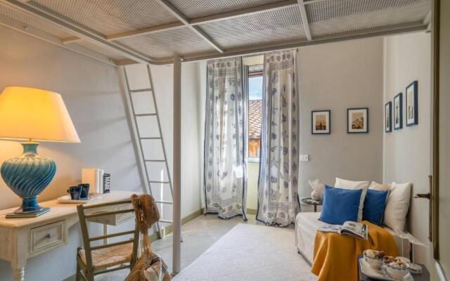 "luxury House In Populonia Above The Sea"