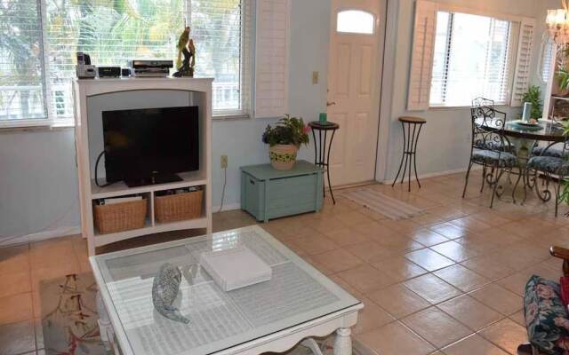 Palm Cay 4