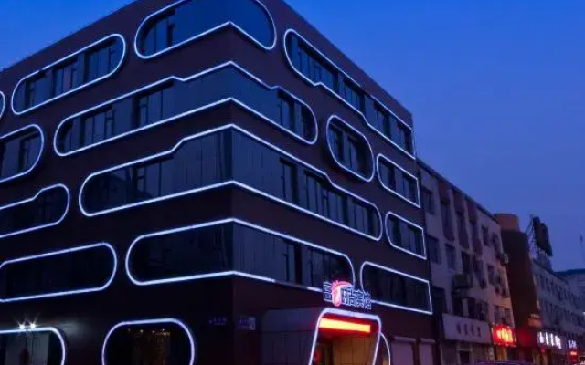 Full Year Fashion Hotel