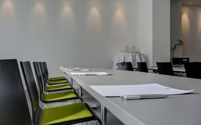Premier Inn Koeln City Centre Hotel