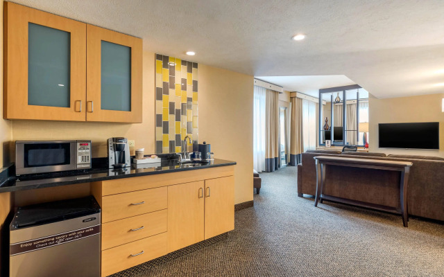 Cambria Hotel Akron - Canton Airport