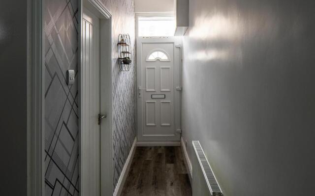 Abingdon House 4 Bedrooms Workstays UK