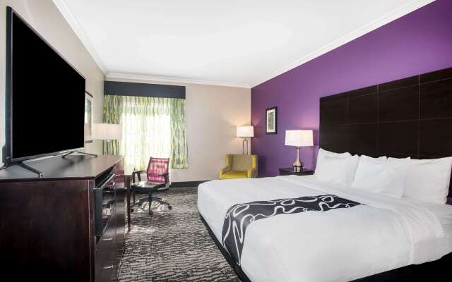 La Quinta Inn & Suites by Wyndham Columbus TX