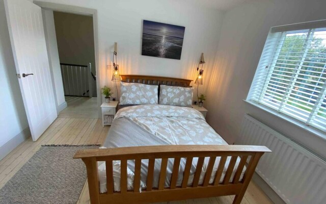 New Modern & Spacious Snowdonia Home - Sleeps 7