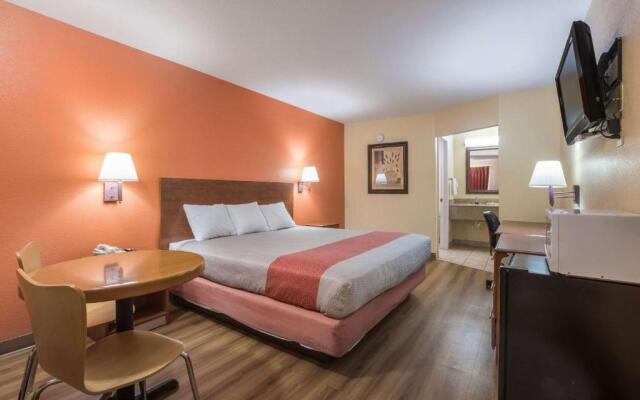 Rodeway Inn & Suites