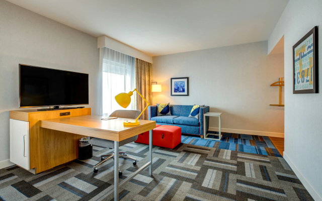 Hampton Inn & Suites Boston/Waltham
