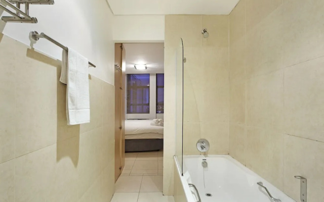Fountain Suite 906