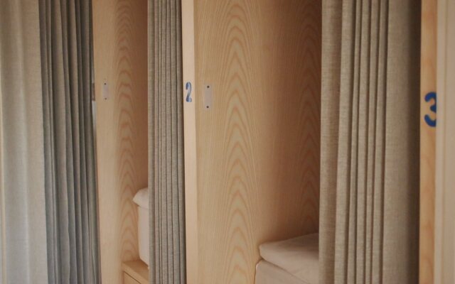 Snooze Poshtel