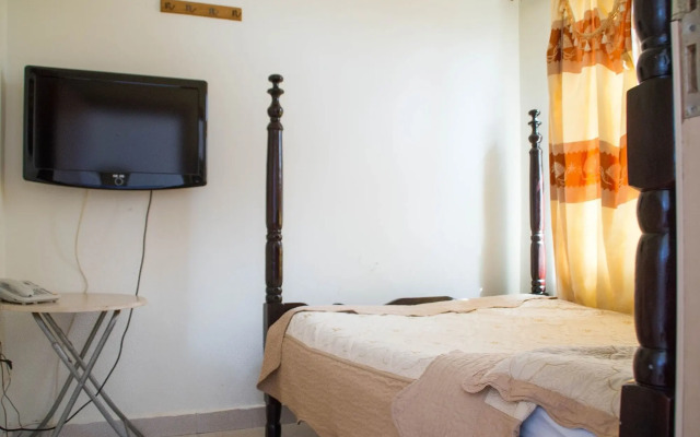 Alcom Hotel