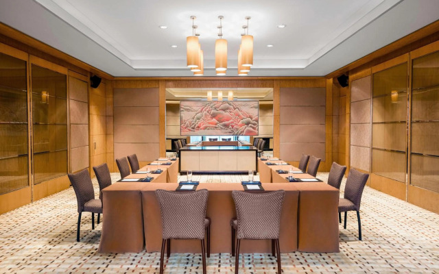 Sheraton Grand Shanghai Pudong Hotel & Residences
