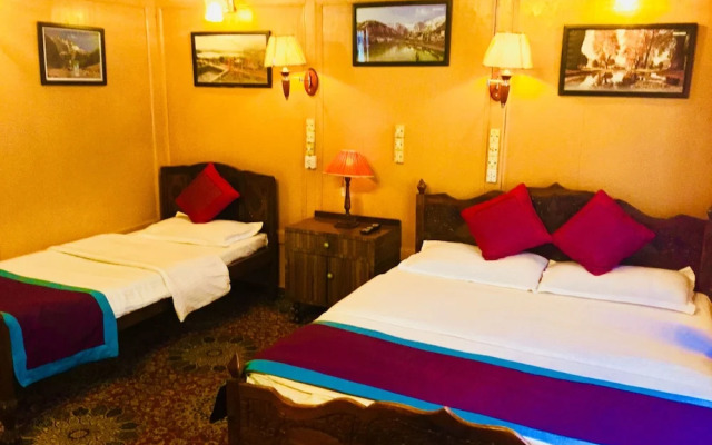 Ritz HouseBoat Srinagar