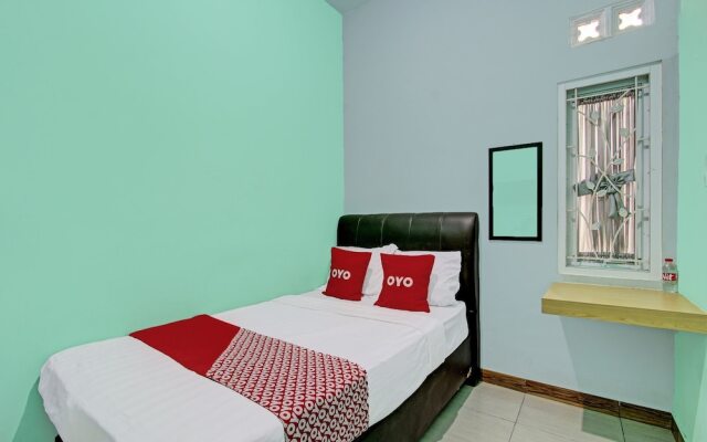 OYO 92521 Guest House Inayah Syariah