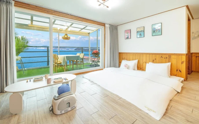 Yeosu Hi Mom Kids Family Pension Black