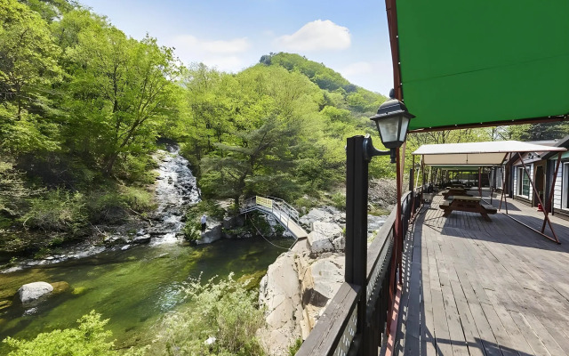Gapyeong Four Season Valley Gaegok Aegyeon Pension