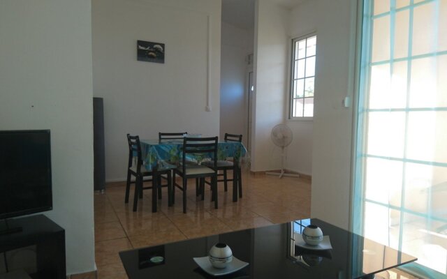 House With 2 Rooms in Port-louis, With and Enclosed Garden - 800 m Fro