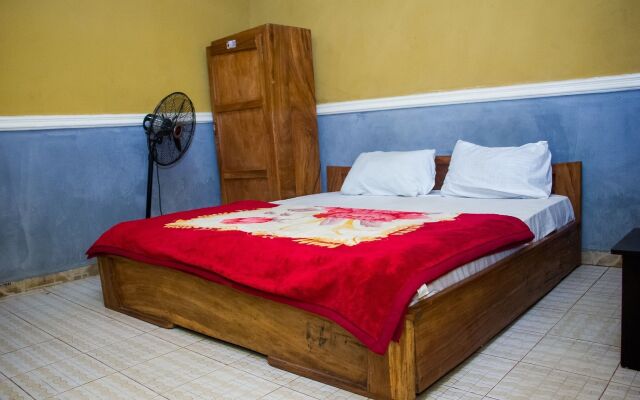 Duckland Hotel and Suites Ltd