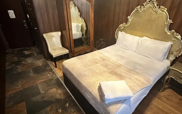 White Star Line Hotel