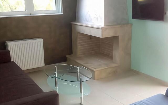 Vibrant Apartment in Rafina With Garden