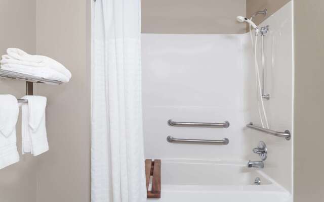 Super 8 by Wyndham Adrian